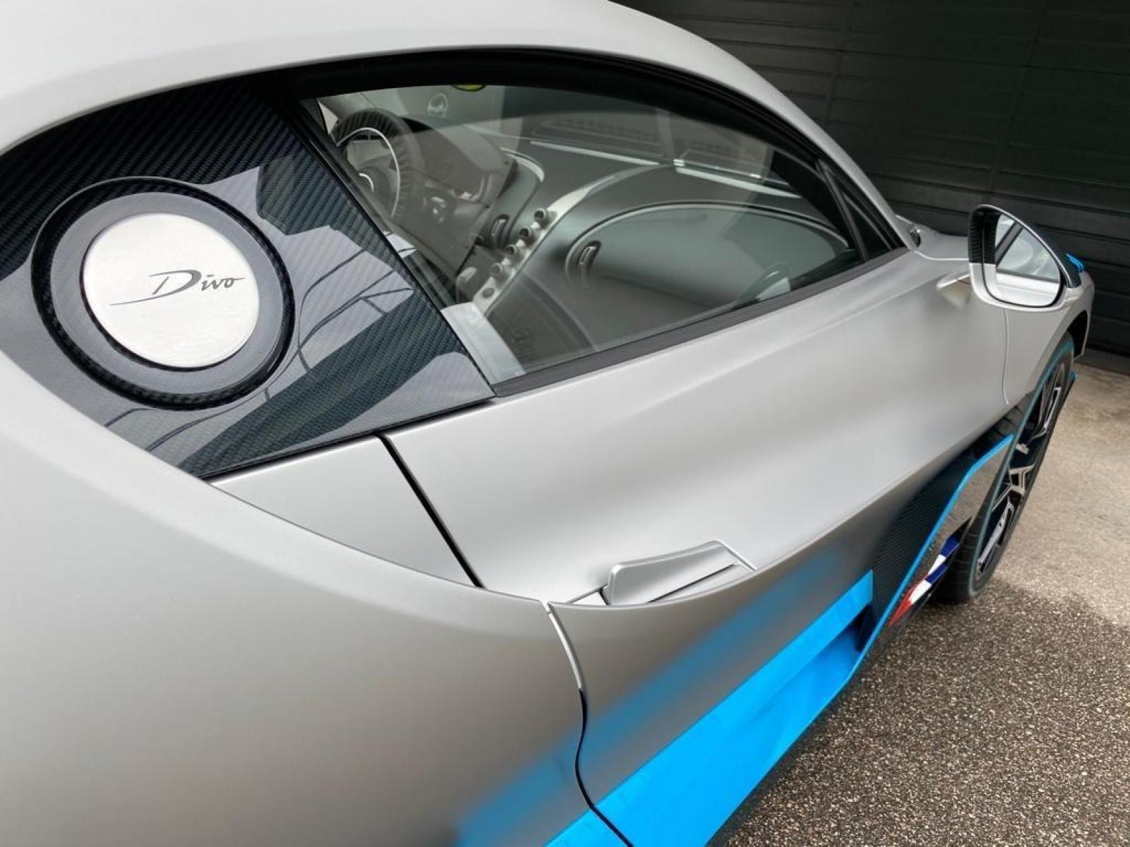 2020 Blue /Gray Bugatti Divo , 0.000000, 0.000000 - BUGATTI DIVO Argent matt / Divo Racing Blue, glossy / Divo Titanium Grey, Int Black / grey Brake caliper: Grey - Photo #5